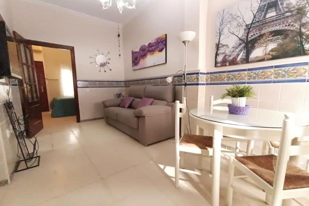 Tipico Y Pintoresco Patio De Vecinos, Con Encanto Севиля Екстериор снимка